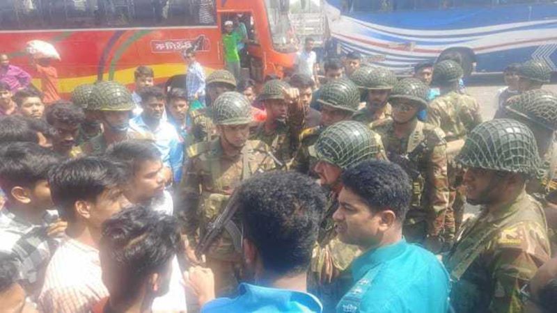 ববির তিন শিক্ষার্থীকে মারধর, দুই ঘণ্টা মহাসড়ক অবরোধ করে বিক্ষোভ